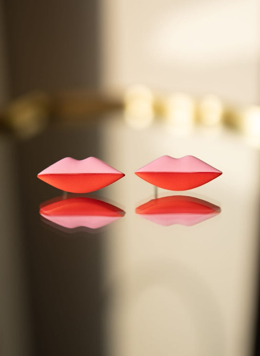 Kolczyki sztyfty KISS ME