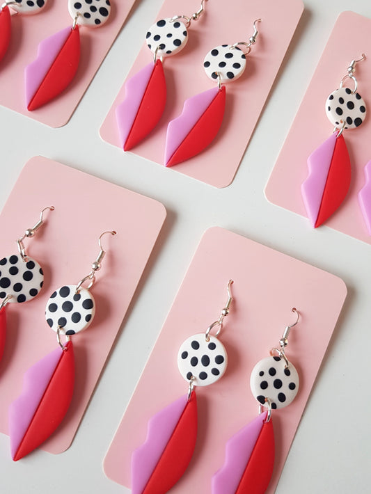 Kolczyki wiszące KISS ME