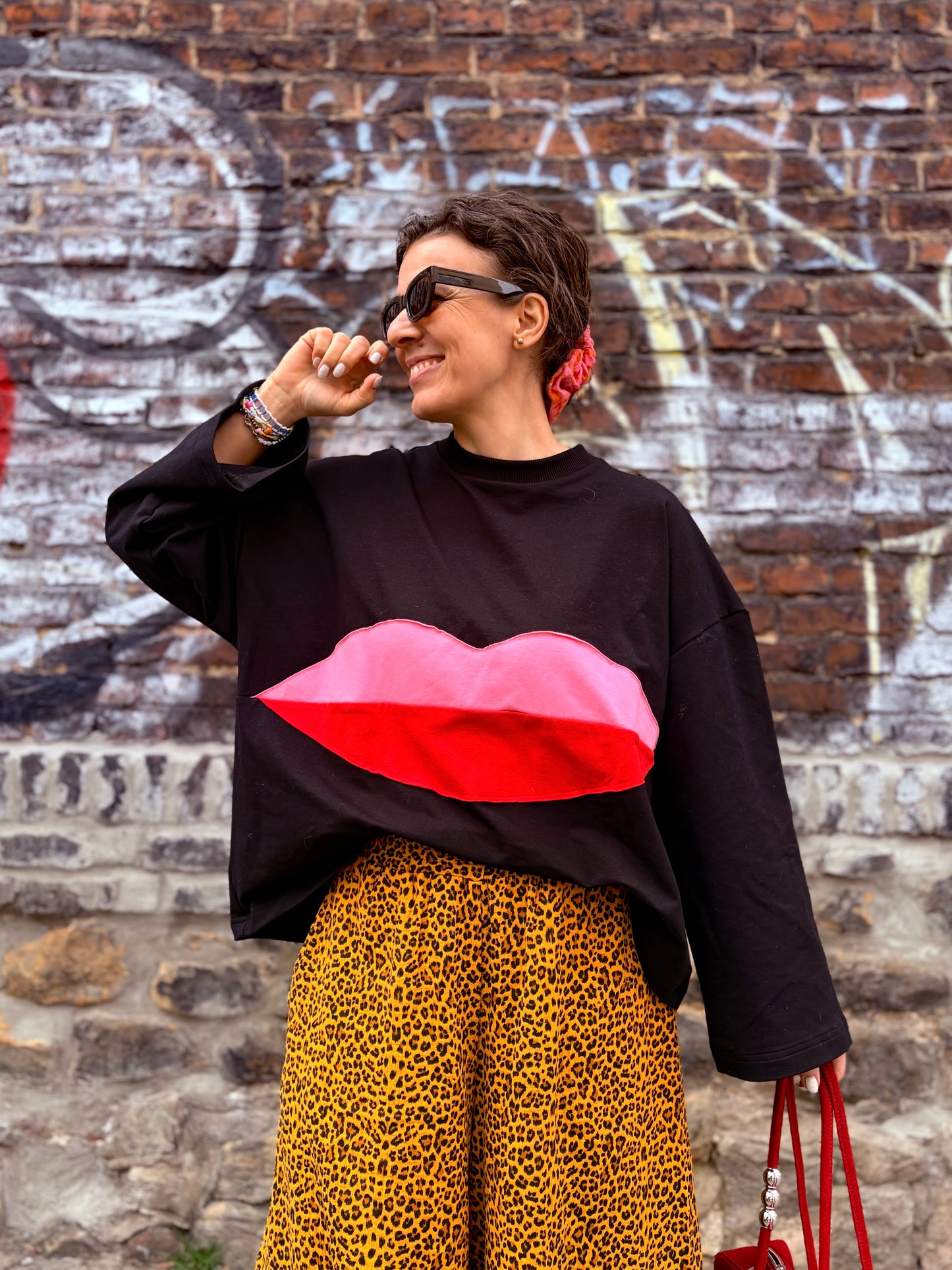 Bluza z ustami KISS ME "Leo"