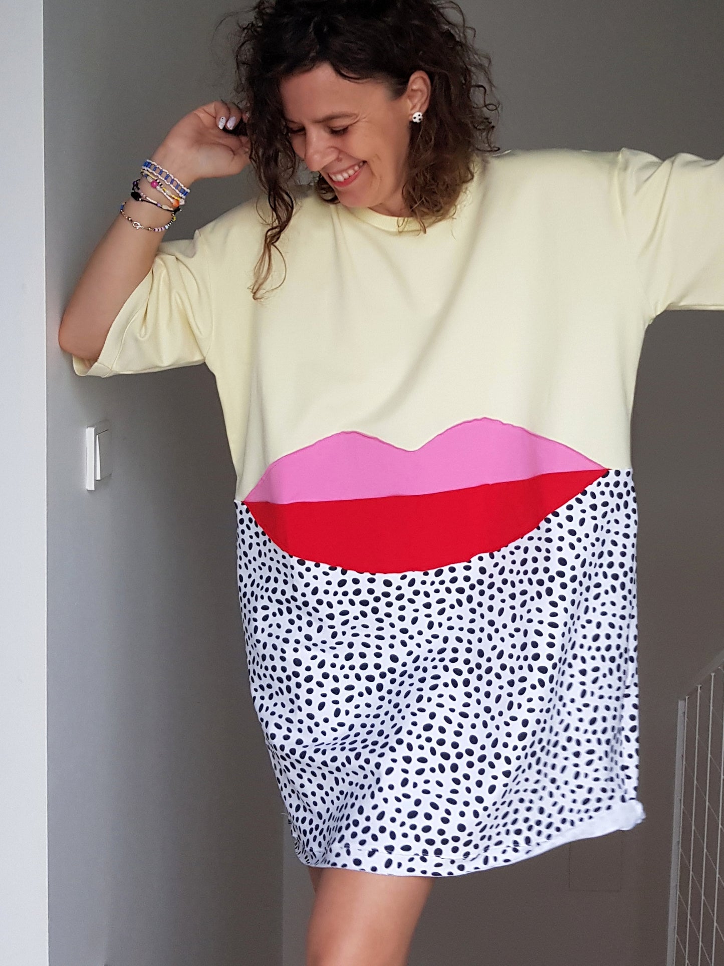 Sukienka t-shirtowa KISS ME