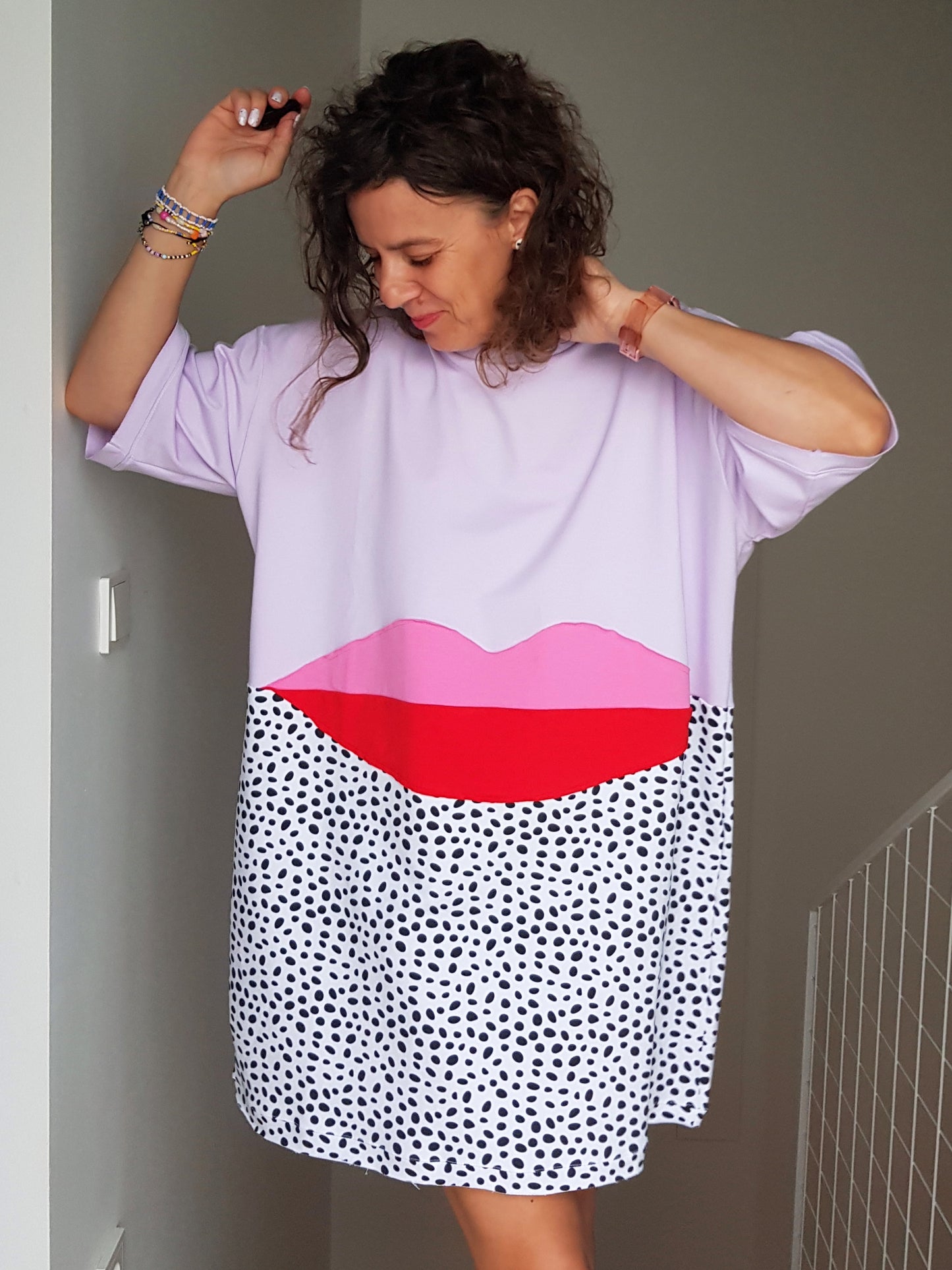 Sukienka t-shirtowa KISS ME