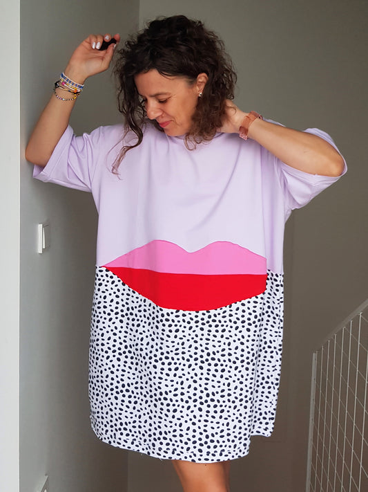 Sukienka t-shirtowa KISS ME